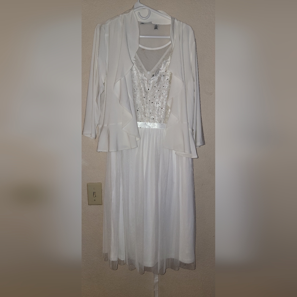 Chic White Wedding Dress with Ruffle Accents